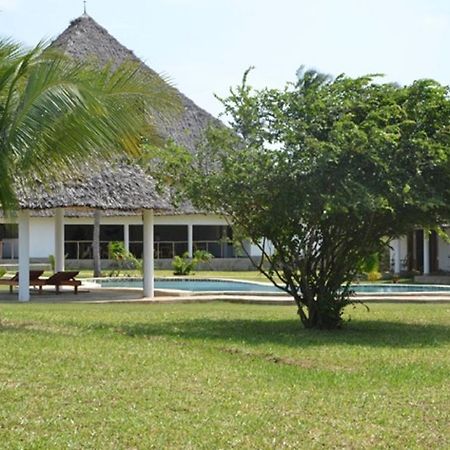 Diani Bay Resort Diani Beach Exterior photo